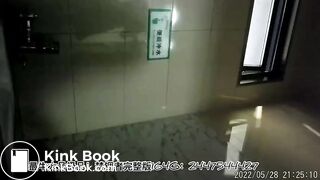 Chinese women poop in toilets 2