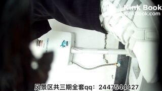 CUTE CHINESE GIRL POOPPIN WITH SMELLY FART