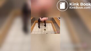 DS Blonde girl scat in elevator