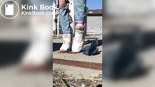 Crappy walk in Women’s Sneakers