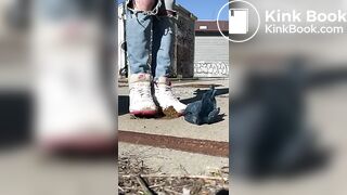Crappy walk in Women’s Sneakers
