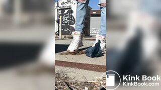 Crappy walk in Women’s Sneakers