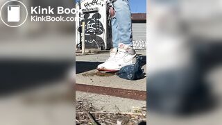 Crappy walk in Women’s Sneakers