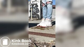 Crappy walk in Women’s Sneakers