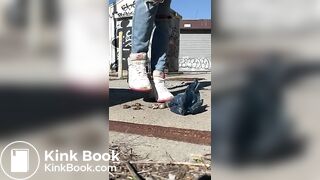 Crappy walk in Women’s Sneakers