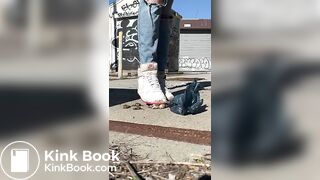 Crappy walk in Women’s Sneakers