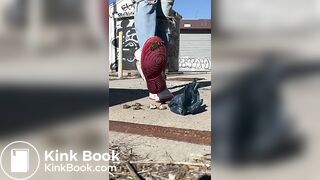 Crappy walk in Women’s Sneakers