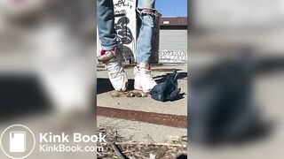 Crappy walk in Women’s Sneakers