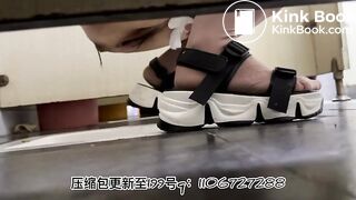 Women poop in dirty toilets 11