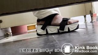 Women poop in dirty toilets 11