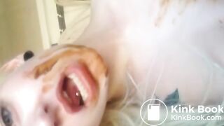 Scat Beauty Rubs Shit on Her Cunt and Mouth