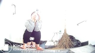 WOMEN POOP IN DISGUSTING TOILETS