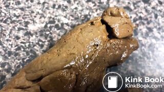 Little Bug Gets Private Scat Show