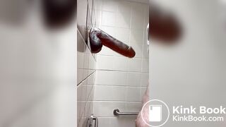 CLEANING OFF A SHITTY DOMINANT BOTTOMS DILDO