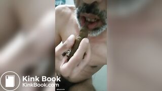 old man sucking a shit