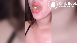 Une reine adore bouffer sa merde