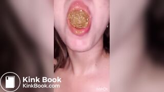 Une reine adore bouffer sa merde