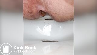 Delicious pooping scat