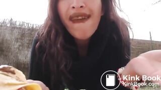 Outdoor shitting and eating