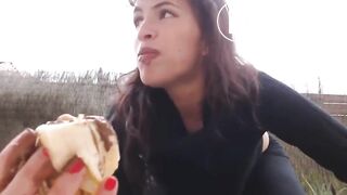 Outdoor shitting and eating