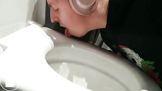 Bimbo Doll Amy being a toilet whore