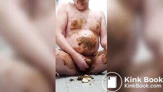 Piggy me, eating an apple