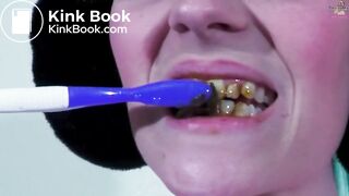 Maria Anjel shit toothpaste