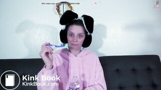 Maria Anjel shit toothpaste