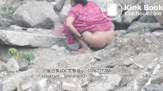The girl excreted profusely in the toilet 70