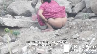 The girl excreted profusely in the toilet 70