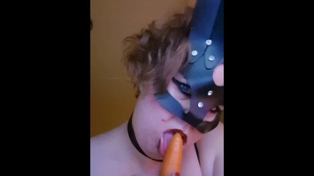 Slutty Bunny gives A carrot a blowjob