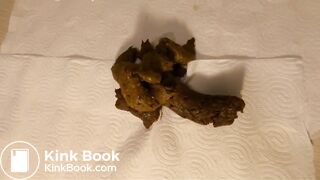 Ma copine en plein effort, elle défèque du lourd