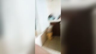 Sirvienta follada en la cocina (casi nos pilla mi esposa)