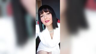 Milf si masturba in collant e tacchi altissimi fino a skizzare ovunque continua su of