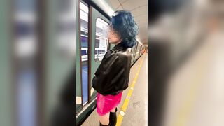 Risky sex on the subway: a couple is caught in the act and attracts the attention of passengers