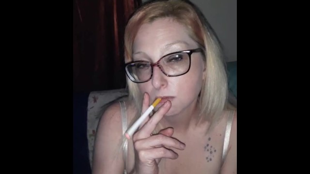 Super hot milf smokes while giving a bj - full video onlyfans@misterwetfun