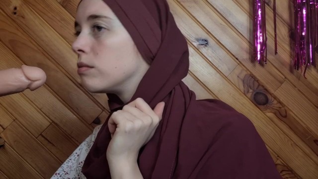 Beautiful Muslim student discovers a dildo in her sister's things and drops it