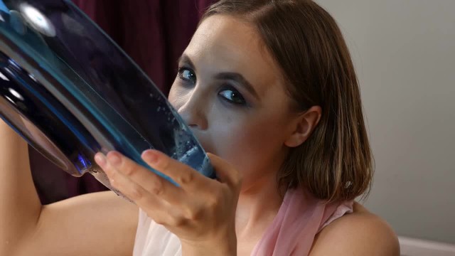 Lexy Star Fucks A Glass Bottle After Peeing