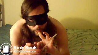 Scato en collants résille et string ouvert-1