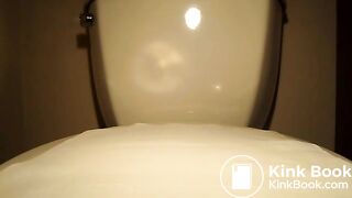 Shitting medium sized logs