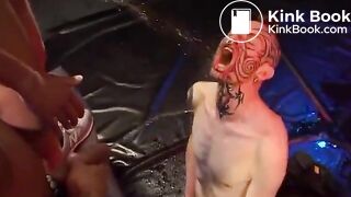 Obedient kink takes a powerful flow