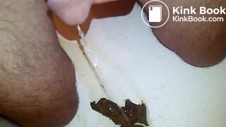 Hot canadian man taking a shit