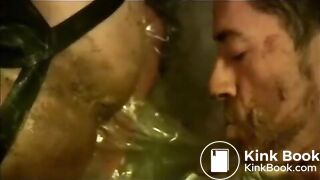 Eats straight from the ass