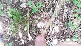 Teen piss in the wood