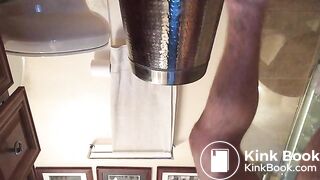 Limey shits on metal basket