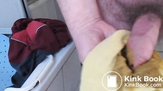 Wank with shit in yellow pants