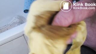 Wank with shit in yellow pants
