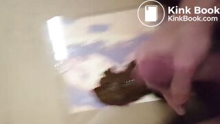 hotwick1 me chie et éjacule sur mon visage