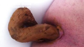 In die Badewanne gekackt