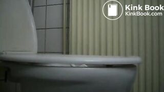 pooping 015
